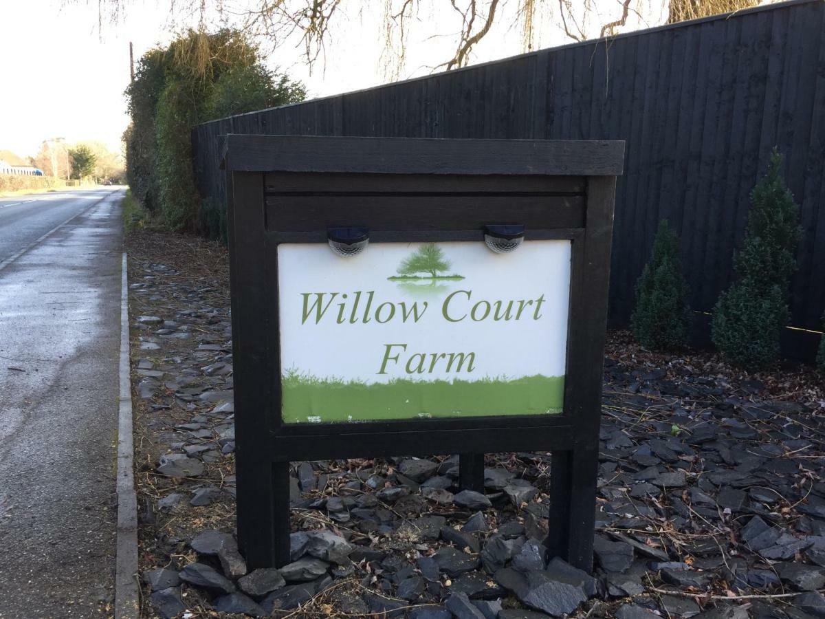 Willow Court Farm The Lodge & Petting Farm, 8 Mins From Legoland & Windsor, 15 Mins From Lapland Uk Exterior photo